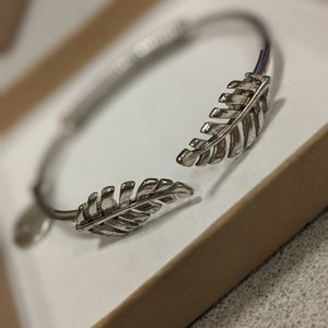 Kinsley Armelle Laurel Leaf Bracelet